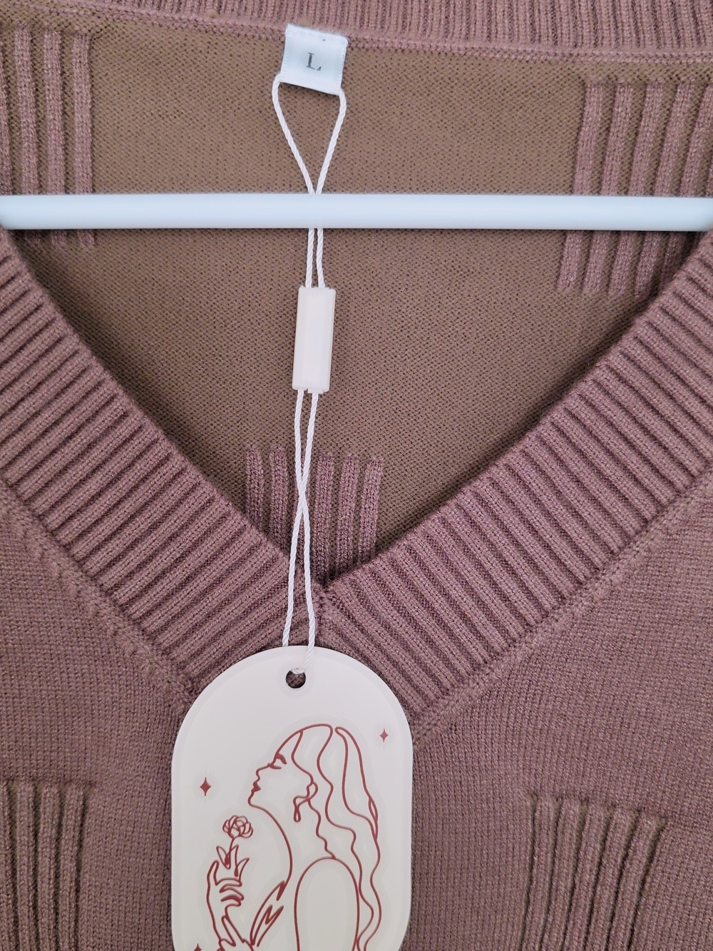 Women's Ribbed V-Neck Sweater in Dusty Mauve